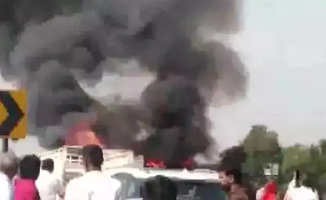 Rajasthan Bus Accident: రాజస్థాన్లో ఘోర రోడ్డు ప్రమాదం.. పలువురు సజీవ దహనం.. Rajasthan Bus Accident: రాజస్థాన్లో ఘోర రోడ్డు ప్రమాదం.. పలువురు సజీవ దహనం..