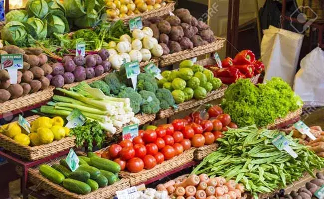 Vegetables : భాగ్యనగరంలో భగ్గుమంటున్న కూరగాయల ధరలు Vegetables : భాగ్యనగరంలో భగ్గుమంటున్న కూరగాయల ధరలు