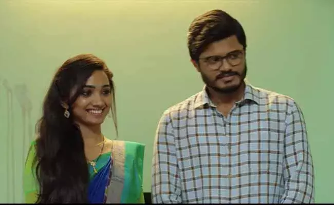 Pushpaka Vimanam : లేచిపోయిన భార్య ప్లేస్లో మరో అమ్మాయి.. ఇంతకీ ఎవరీ మీనాక్షి? Pushpaka Vimanam : లేచిపోయిన భార్య ప్లేస్లో మరో అమ్మాయి.. ఇంతకీ ఎవరీ మీనాక్షి?