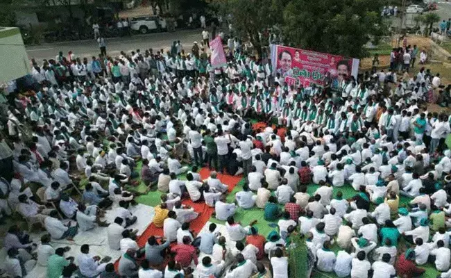 TRS Dharna: ఇందిరాపార్క్ దగ్గర టీఆర్ఎస్ మహాధర్నా TRS Dharna: ఇందిరాపార్క్ దగ్గర టీఆర్ఎస్ మహాధర్నా