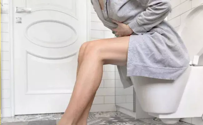 Toilet Health Problems: టాయిలెట్లో ఎక్కువసేపు గడిపితే ఆ సమస్య తప్పదు.. Toilet Health Problems: టాయిలెట్లో ఎక్కువసేపు గడిపితే ఆ సమస్య తప్పదు..