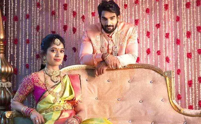 Karthikeya- Lohitha Wedding Card: పెళ్లి ఫిక్స్.. వైరల్‌‌గా మారిన వెడ్డింగ్ కార్డ్..!