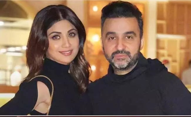 Rajkundra : చిక్కుల్లో శిల్పా శెట్టి భర్త.. చీటింగ్ కేసు నమోదు..! Rajkundra : చిక్కుల్లో శిల్పా శెట్టి భర్త.. చీటింగ్ కేసు నమోదు..!
