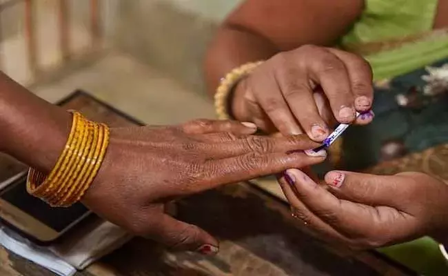 AP Municipal Elections : ఏపీలో ముగిసిన మున్సిపల్, కార్పొరేషన్ల ఎన్నికలు AP Municipal Elections : ఏపీలో ముగిసిన మున్సిపల్, కార్పొరేషన్ల ఎన్నికలు