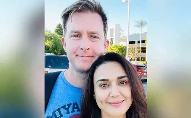 Preity Zinta : 46 ఏళ్లకు తల్లైన హీరోయిన్.. అద్దె గర్భంతో కవలలకు జననం..!