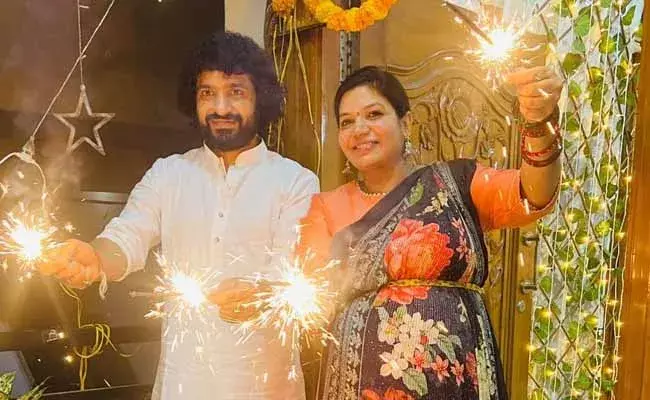 Nataraj master : తండ్రైన నటరాజ్ మాస్టర్.. అనుకున్నదే జరిగిందంటూ ఎమోషనల్ పోస్ట్..! Nataraj master : తండ్రైన నటరాజ్ మాస్టర్.. అనుకున్నదే జరిగిందంటూ ఎమోషనల్ పోస్ట్..!