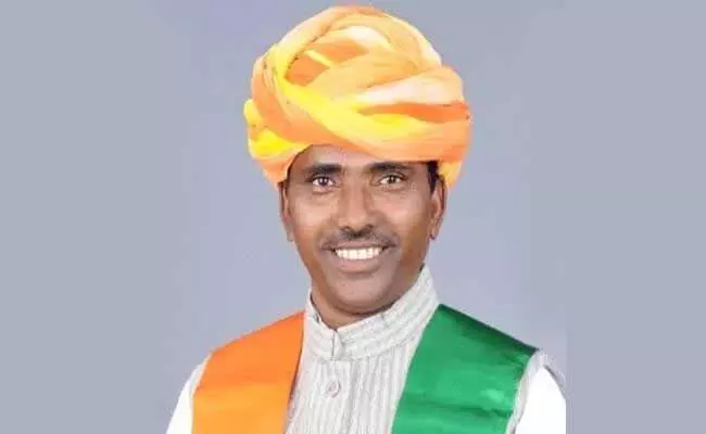 MLA Pratap Bheel : ఉద్యోగాల పేరుతో అత్యాచారం.. పది నెలల్లో రెండో లైంగిక దాడి కేసు.. ! MLA Pratap Bheel : ఉద్యోగాల పేరుతో అత్యాచారం.. పది నెలల్లో రెండో లైంగిక దాడి కేసు.. !