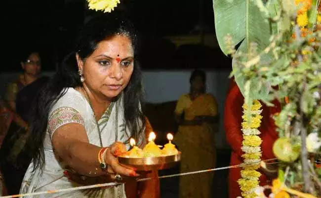 MLC Kavitha : కార్తీక పౌర్ణమి .. ఎమ్మెల్సీ కవిత ప్రత్యేక పూజలు..!