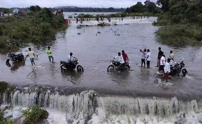 Chittoor Rains : జనజీవనం అస్తవ్యస్తం..!