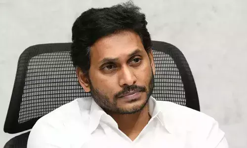 AP 3 Capitals Bill: మూడు రాజధానుల బిల్లుపై వైసీపీ ప్రభుత్వం అసలైన వ్యూహం ఇదేనా..? AP 3 Capitals Bill: మూడు రాజధానుల బిల్లుపై వైసీపీ ప్రభుత్వం అసలైన వ్యూహం ఇదేనా..?