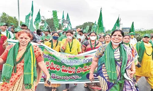 AP 3 Capitals Bill: మూడు రాజధానుల బిల్లు ఉపసంహరణపై అమరావతి రైతులు ఏమన్నారంటే.. AP 3 Capitals Bill: మూడు రాజధానుల బిల్లు ఉపసంహరణపై అమరావతి రైతులు ఏమన్నారంటే..