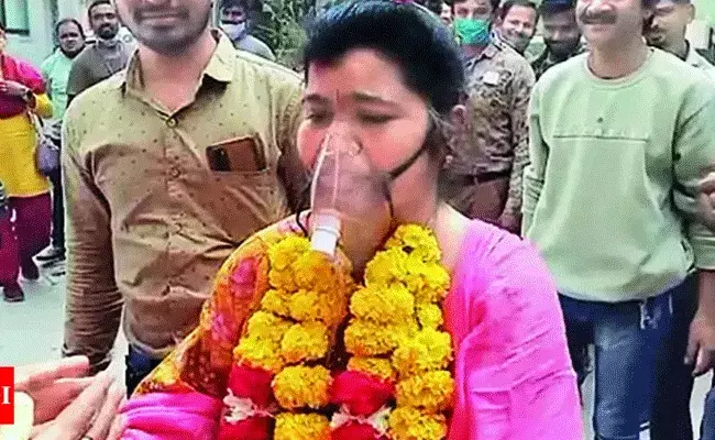 Gujarath: 202 రోజులు కరోనాతో పోరాడి క్షేమంగా ఇంటికి.. Gujarath: 202 రోజులు కరోనాతో పోరాడి క్షేమంగా ఇంటికి..