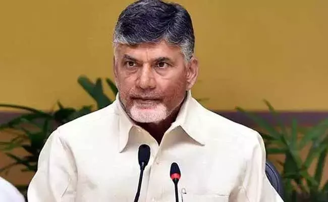 ప్రజల దృష్టి మళ్లించేందుకే మూడు రాజధానుల ఉపసంహరణ : చంద్రబాబు ప్రజల దృష్టి మళ్లించేందుకే మూడు రాజధానుల ఉపసంహరణ : చంద్రబాబు