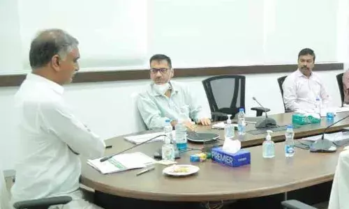 Harish Rao : వైద్య ఆరోగ్యశాఖ అధికారులతో మంత్రి హరీష్‌రావు సమీక్ష