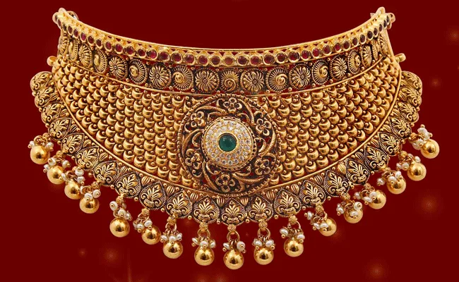 Gold and Silver Rates Today: మార్కెట్లో ఈరోజు బంగారం వెండి ధరలు..    స్వల్ప మార్పులు.. Gold and Silver Rates Today: మార్కెట్లో ఈరోజు బంగారం వెండి ధరలు..    స్వల్ప మార్పులు..