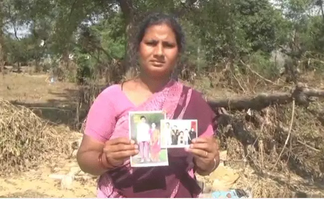 Kadapa Floods: కళ్లెదుటే వరదల్లో కొట్టుకుపోయిన భర్త.. కంటతడి పెట్టిస్తున్న ఆయేషా వ్యథ.. Kadapa Floods: కళ్లెదుటే వరదల్లో కొట్టుకుపోయిన భర్త.. కంటతడి పెట్టిస్తున్న ఆయేషా వ్యథ..