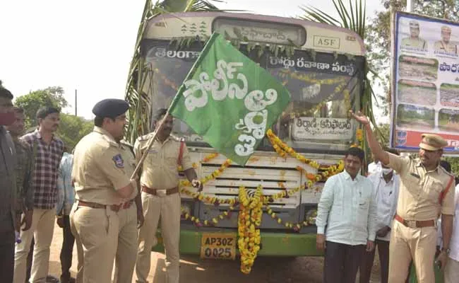 RTC Bus : 26 ఏళ్ల తర్వాత మావోయిస్టు ప్రభావిత గ్రామానికి ఆర్టీసీ బస్సు RTC Bus : 26 ఏళ్ల తర్వాత మావోయిస్టు ప్రభావిత గ్రామానికి ఆర్టీసీ బస్సు