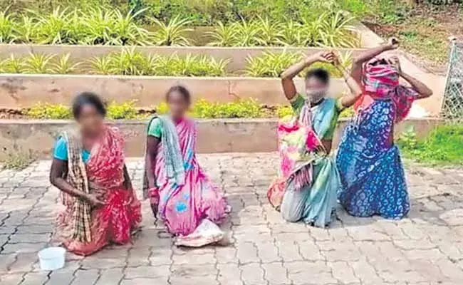 Dwaraka Tirumala : మహిళా యాచకులపై ద్వారకా తిరుమల దేవస్థానం సెక్యూరిటీ సిబ్బంది జులుం Dwaraka Tirumala : మహిళా యాచకులపై ద్వారకా తిరుమల దేవస్థానం సెక్యూరిటీ సిబ్బంది జులుం