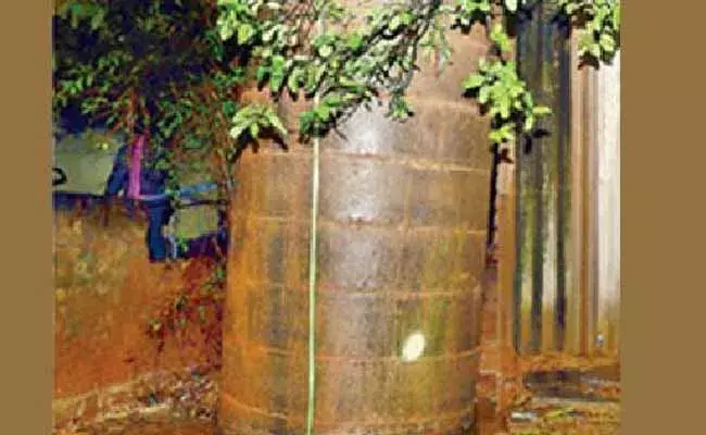 తిరుపతిలో వింత ఘటన .. భూమిలోంచి పైకి వచ్చిన 25 అడుగుల వాటర్‌ ట్యాంక్‌