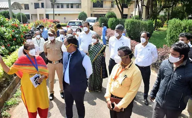 Karnataka Medical College: ఫ్రెషర్స్ పార్టీ చేసుకున్నారు.. కరోనా బారిన పడ్డారు.. Karnataka Medical College: ఫ్రెషర్స్ పార్టీ చేసుకున్నారు.. కరోనా బారిన పడ్డారు..