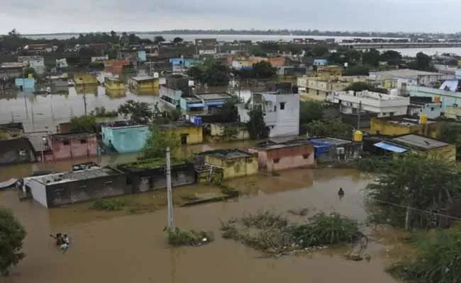 Nellore Rains : కుండపోత వర్షాలతో నెల్లూరు జిల్లా అతలాకుతలం..! Nellore Rains : కుండపోత వర్షాలతో నెల్లూరు జిల్లా అతలాకుతలం..!