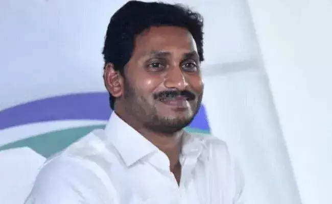 Tirupati: తిరుపతిలో జగన్పై అభిమానుల ఆగ్రహం Tirupati: తిరుపతిలో జగన్పై అభిమానుల ఆగ్రహం