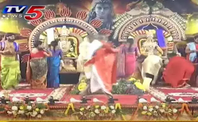 వారణాశి క్షేత్రంలో కన్నులపండువగా శివపార్వతుల కల్యాణం..!