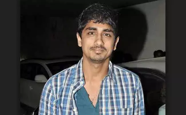 సినీ పరిశ్రమను వేధించడం మానుకోవాలి.. ఏపీ సర్కార్ నిర్ణయంపై హీరో సిద్ధార్థ్ ఫైర్..! సినీ పరిశ్రమను వేధించడం మానుకోవాలి.. ఏపీ సర్కార్ నిర్ణయంపై హీరో సిద్ధార్థ్ ఫైర్..!