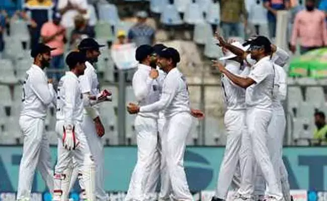 India vs New Zealand : 55 పరుగులకే ఎనిమిది వికెట్లు.. కష్టాల్లో కివీస్..!