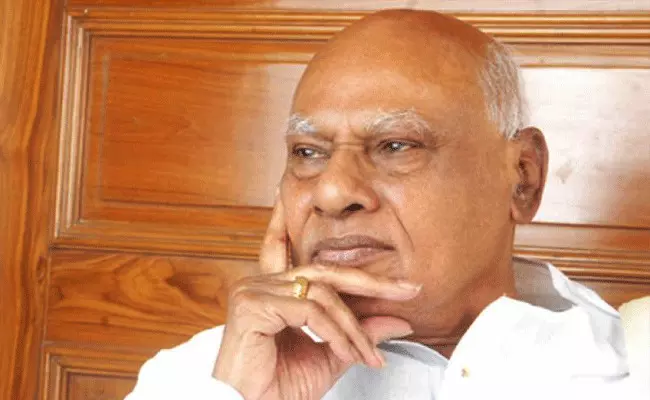 Konijeti Rosaiah: మహానేత రోశయ్య రాజకీయ ప్రస్థానం.. ఆర్ధిక మంత్రిగా 15 సార్లు.. Konijeti Rosaiah: మహానేత రోశయ్య రాజకీయ ప్రస్థానం.. ఆర్ధిక మంత్రిగా 15 సార్లు..