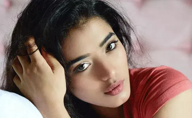 Ketika Sharma (tv5news.in) Ketika Sharma (tv5news.in)