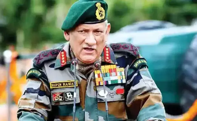 Bipin Rawat: హెలికాప్టర్ ప్రమాదంలో త్రివిధ దళాల అధిపతి బిపిన్ రావత్ దుర్మరణం.. Bipin Rawat: హెలికాప్టర్ ప్రమాదంలో త్రివిధ దళాల అధిపతి బిపిన్ రావత్ దుర్మరణం..