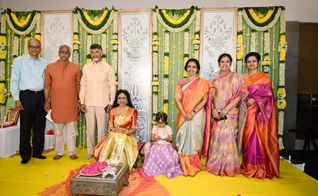 చాలాకాలం తరువాత కలుసుకున్న చంద్రబాబు, దగ్గుబాటి కుటుంబాలు చాలాకాలం తరువాత కలుసుకున్న చంద్రబాబు, దగ్గుబాటి కుటుంబాలు