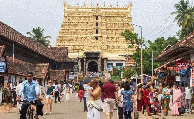 ఇంటికి ఎంత దూరంలో ఆలయం ఉండాలి.. గుడి నీడ ఇంటిపై పడితే.. ఇంటికి ఎంత దూరంలో ఆలయం ఉండాలి.. గుడి నీడ ఇంటిపై పడితే..