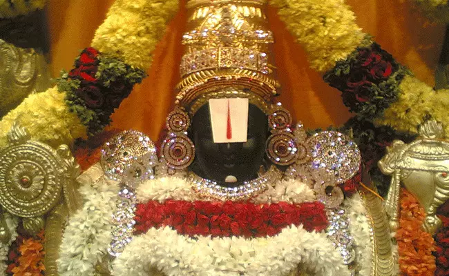 Thirumala: తిరుమల శ్రీవారికి అజ్ఞాత భక్తుడు భారీ విరాళం.. Thirumala: తిరుమల శ్రీవారికి అజ్ఞాత భక్తుడు భారీ విరాళం..
