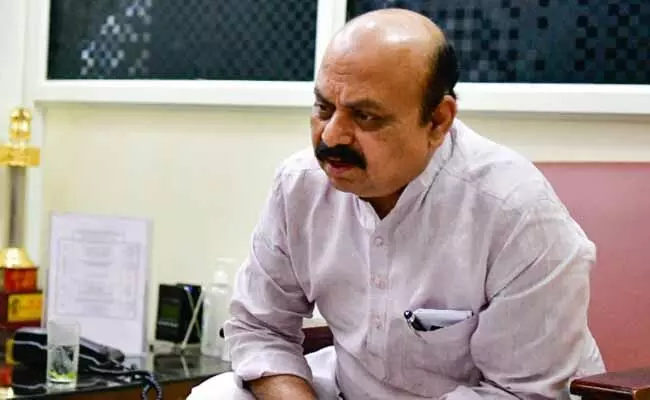 Karnataka CM : కర్ణాటక సీఎంకి తప్పిన ప్రమాదం.. అరగంట పాటు.. Karnataka CM : కర్ణాటక సీఎంకి తప్పిన ప్రమాదం.. అరగంట పాటు..