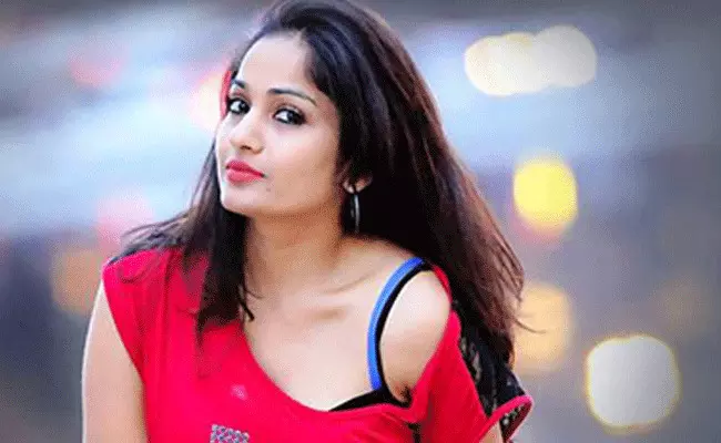 Bigg Boss Telugu Season 5: ఆయన కాళ్లు కడిగి నీళ్లు నెత్తిన చల్లుకో.. : సిరిపై మాధవీలత షాకింగ్ కామెంట్స్ Bigg Boss Telugu Season 5: ఆయన కాళ్లు కడిగి నీళ్లు నెత్తిన చల్లుకో.. : సిరిపై మాధవీలత షాకింగ్ కామెంట్స్