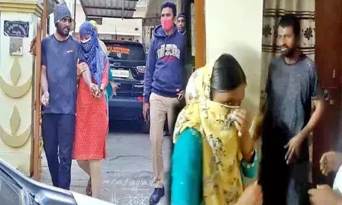 భర్త అక్రమసంబంధం..  రెడ్ హ్యాండెడ్గా పట్టుకున్న భార్య..! భర్త అక్రమసంబంధం..  రెడ్ హ్యాండెడ్గా పట్టుకున్న భార్య..!