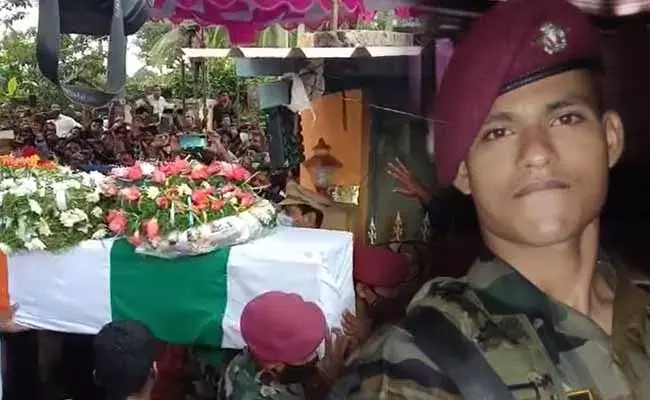 ముగిసిన సాయితేజ అంత్యక్రియలు.. సైనిక లాంఛనాలతో అంతిమ సంస్కారాలు