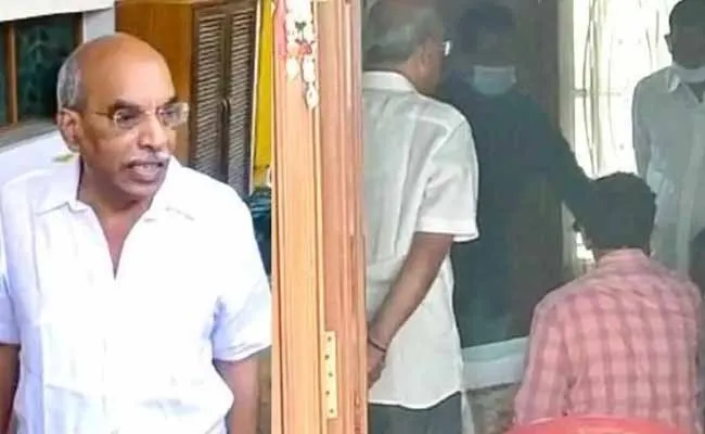 హైకోర్టులో రిటైర్డ్ ఐఏఎస్ లక్ష్మీనారాయణకు ఊరట..! హైకోర్టులో రిటైర్డ్ ఐఏఎస్ లక్ష్మీనారాయణకు ఊరట..!