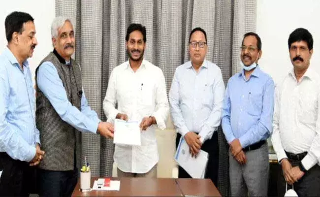 72 గంటల్లో పీఆర్సీపై సీఎం జగన్ నిర్ణయం : సీఎస్ 72 గంటల్లో పీఆర్సీపై సీఎం జగన్ నిర్ణయం : సీఎస్