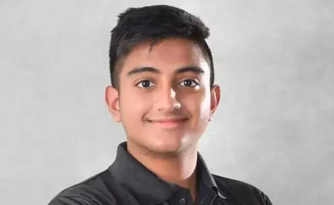 వారెవా...!! ఒకే ఓవర్లో ఆరు వికెట్లు