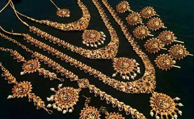 Gold and Silver Rates Today: పెరిగిన పసిడి ధరలు.. నిలకడగా వెండి.. Gold and Silver Rates Today: పెరిగిన పసిడి ధరలు.. నిలకడగా వెండి..