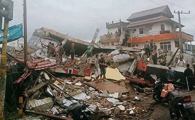 Indonesia: ఇండోనేషియాలో భారీ భూకంపం.. సునామీ హెచ్చరికలు జారీ.. Indonesia: ఇండోనేషియాలో భారీ భూకంపం.. సునామీ హెచ్చరికలు జారీ..