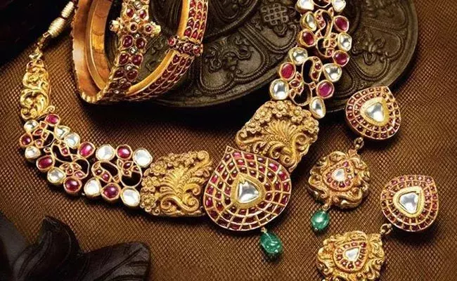 Gold and Silver Rates Today: మరోసారి పెరిగిన బంగారం ధర.. నిలకడగా వెండి ధరలు.. Gold and Silver Rates Today: మరోసారి పెరిగిన బంగారం ధర.. నిలకడగా వెండి ధరలు..