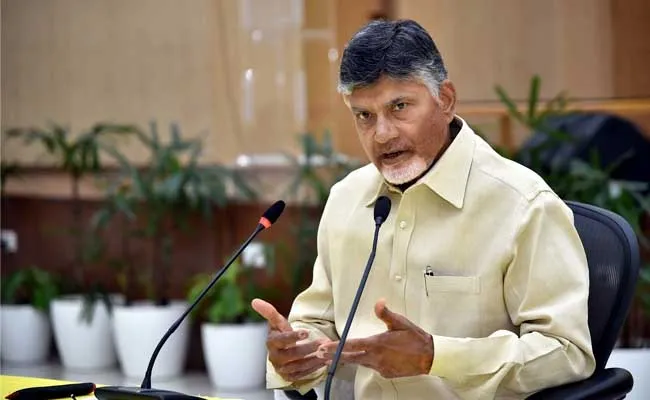 మూడు టాయిలెట్లు కట్టలేని సీఎం..మూడు రాజధానులు ఎలా కడతారు: చంద్రబాబు మూడు టాయిలెట్లు కట్టలేని సీఎం..మూడు రాజధానులు ఎలా కడతారు: చంద్రబాబు