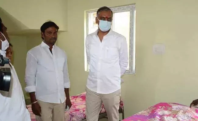 ఒమిక్రాన్ పట్ల ప్రజలు ఆందోళ చెందొద్దు : మంత్రి హరీష్ రావు ఒమిక్రాన్ పట్ల ప్రజలు ఆందోళ చెందొద్దు : మంత్రి హరీష్ రావు