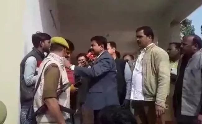 Ajay Mishra  : మీడియాపై చేయి చేసుకున్న  కేంద్రమంత్రి Ajay Mishra  : మీడియాపై చేయి చేసుకున్న  కేంద్రమంత్రి