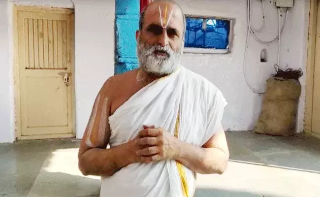 Priest Rangarajan: అఖండ సినిమాపై బాలాజీ టెంపుల్ ప్రధాన అర్చకులు కామెంట్.. Priest Rangarajan: అఖండ సినిమాపై బాలాజీ టెంపుల్ ప్రధాన అర్చకులు కామెంట్..