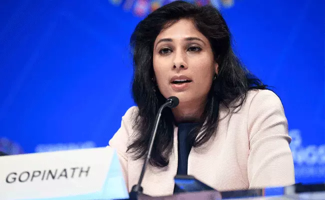 Gita Gopinath: ఒమిక్రాన్ కేసులు వచ్చే నెలలో.. Gita Gopinath: ఒమిక్రాన్ కేసులు వచ్చే నెలలో..